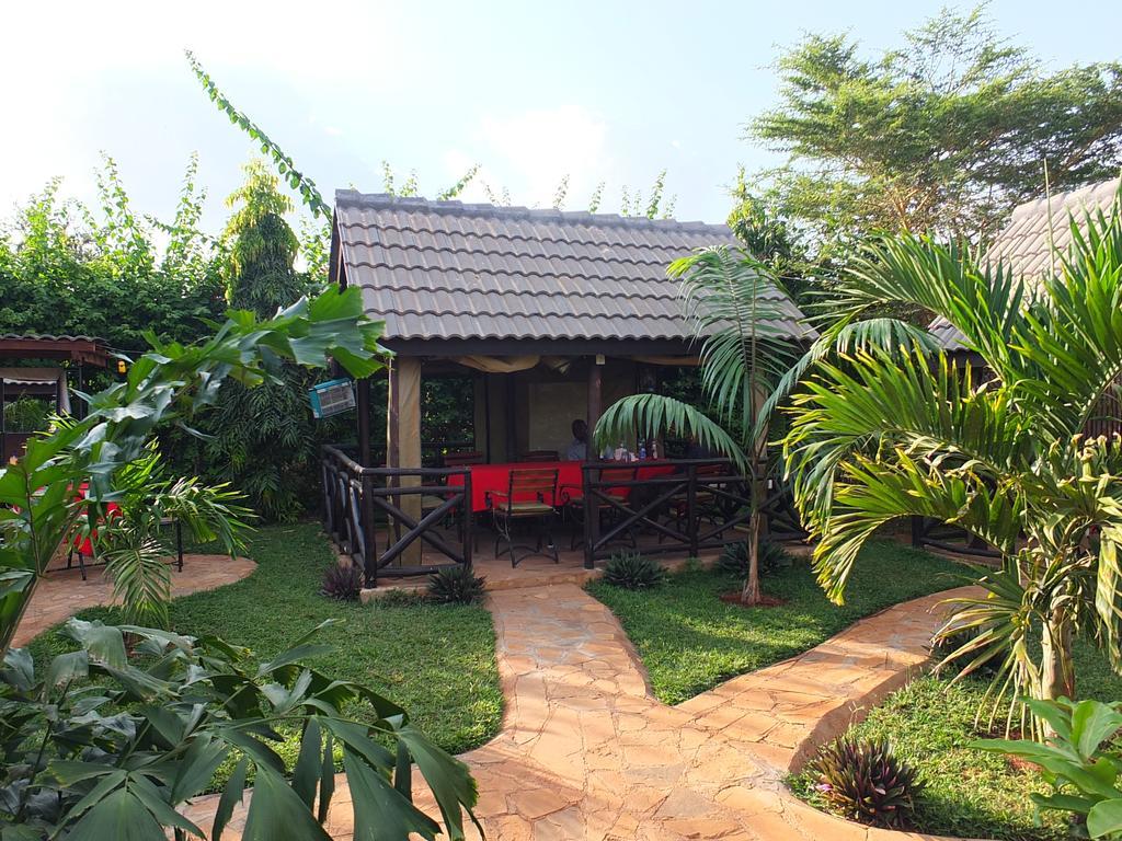 Afrika Lodges Voi Exterior photo
