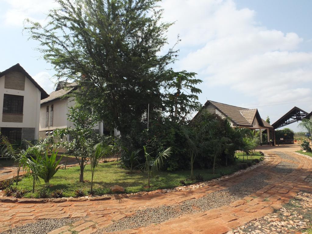 Afrika Lodges Voi Exterior photo